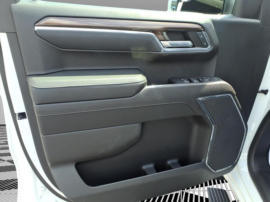 2023 Chevrolet Silverado 1500 4WD Crew Cab Short Bed LT with 2FL