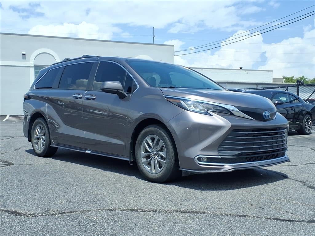 2022 Toyota Sienna XLE