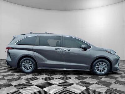 2022 Toyota Sienna XLE