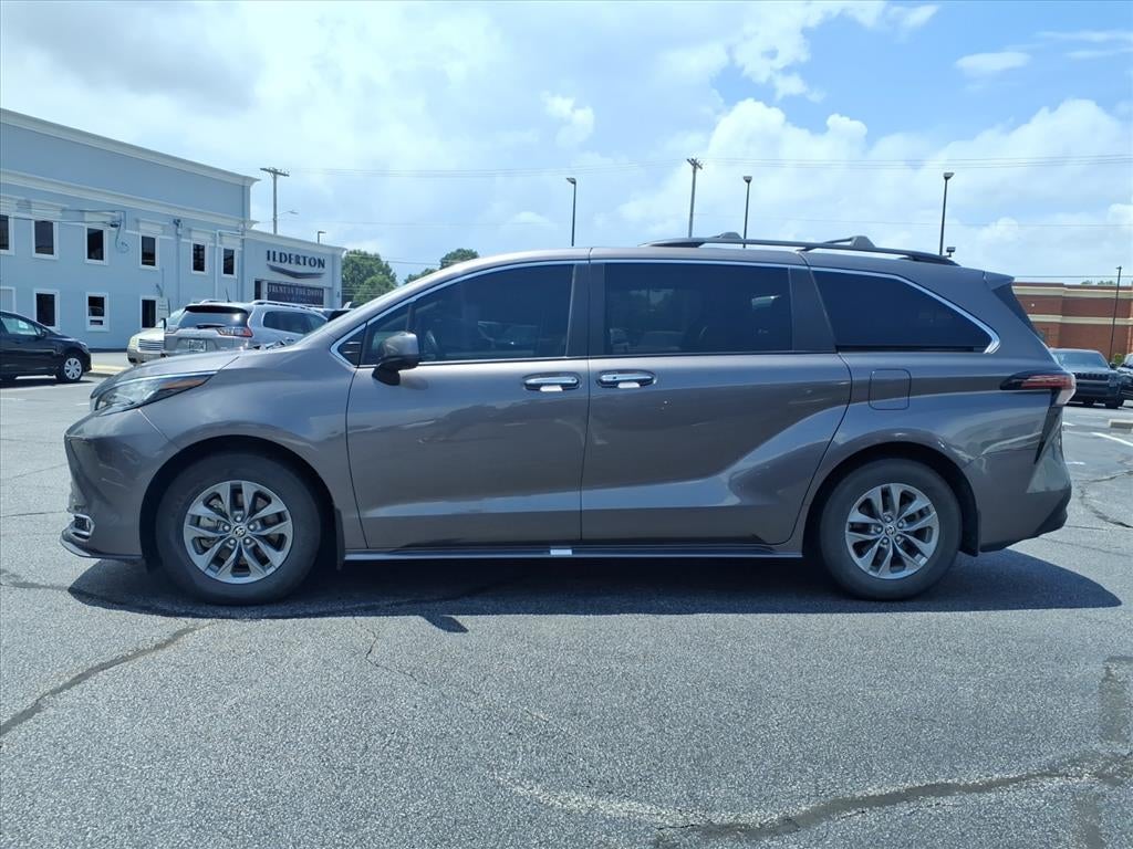 2022 Toyota Sienna XLE