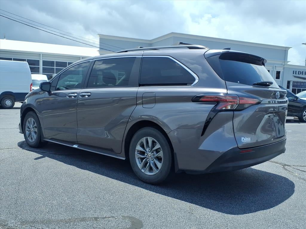 2022 Toyota Sienna XLE