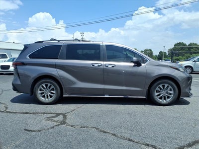 2022 Toyota Sienna XLE