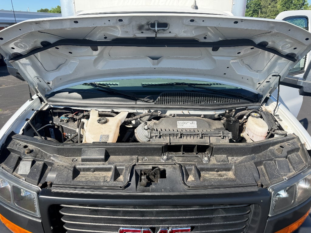 2022 GMC Savana Cutaway Work Van