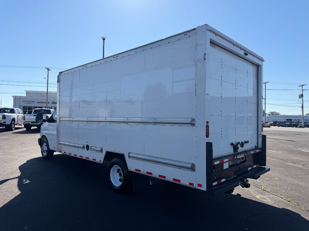 2022 GMC Savana Cutaway Work Van