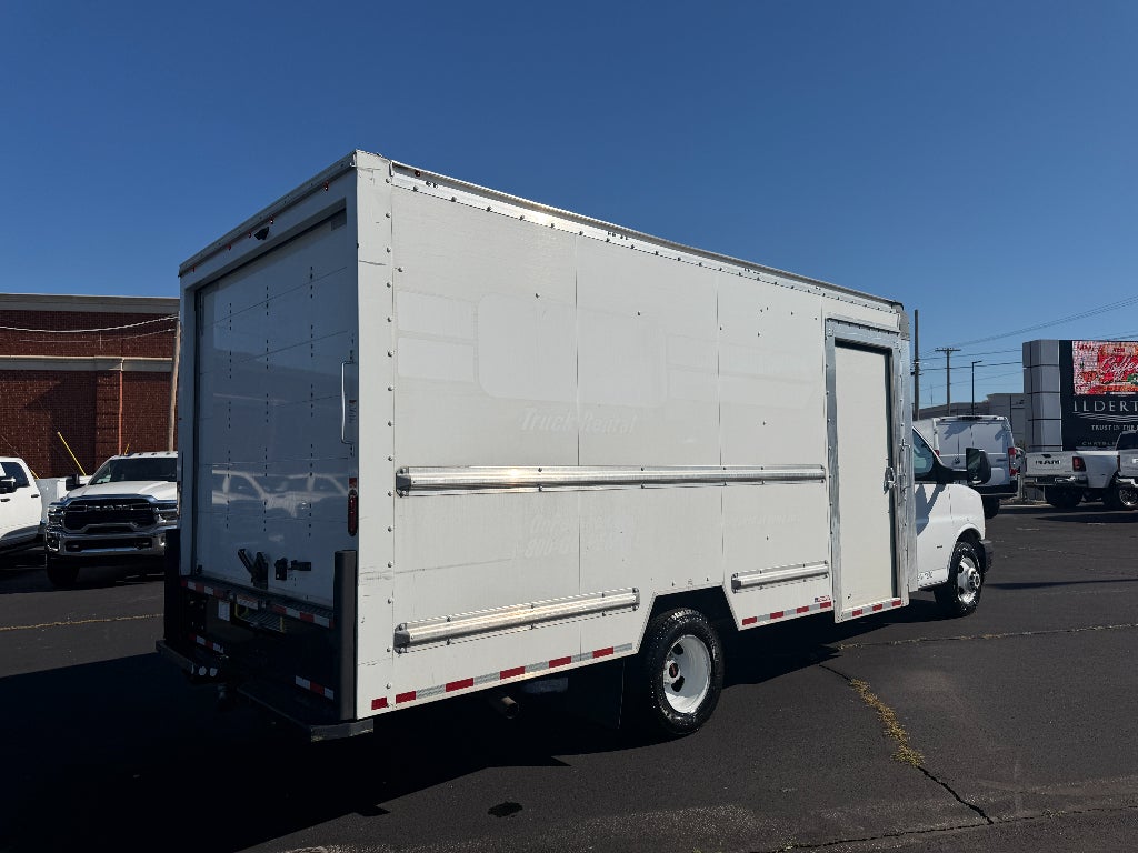 2022 GMC Savana Cutaway Work Van