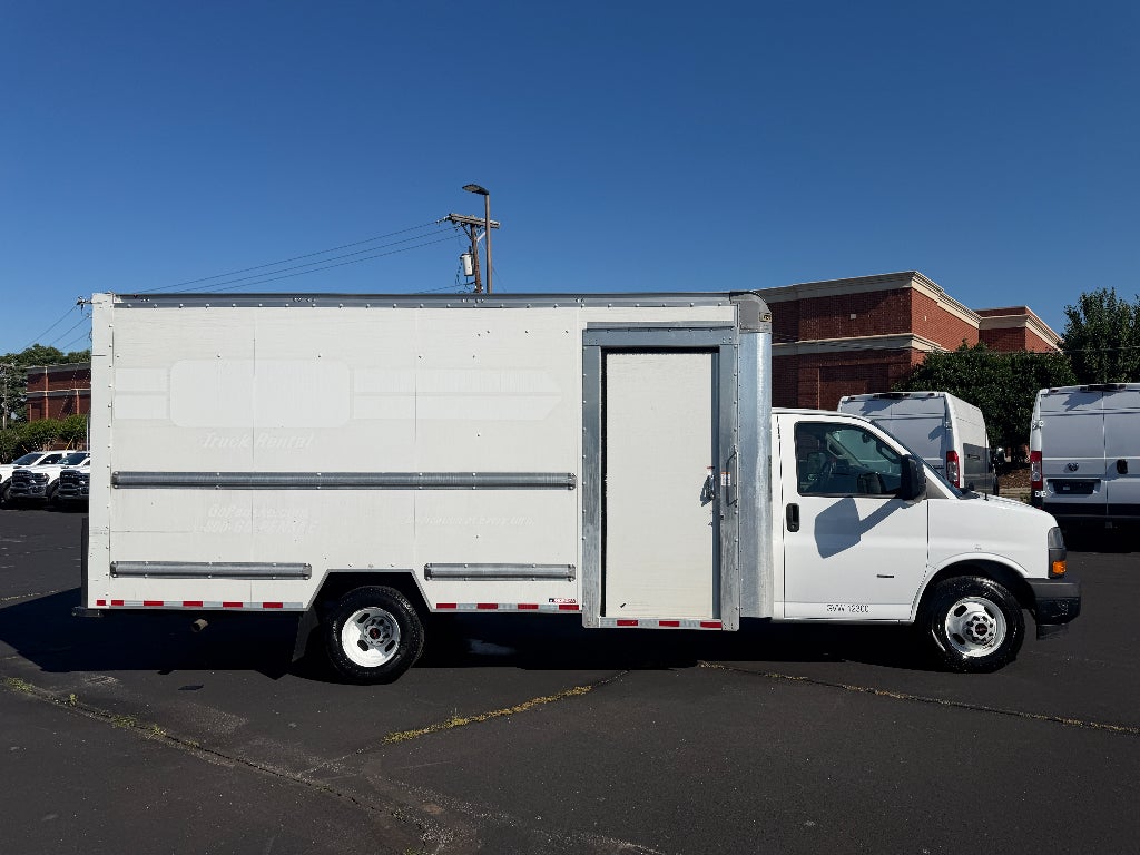 2022 GMC Savana Cutaway Work Van