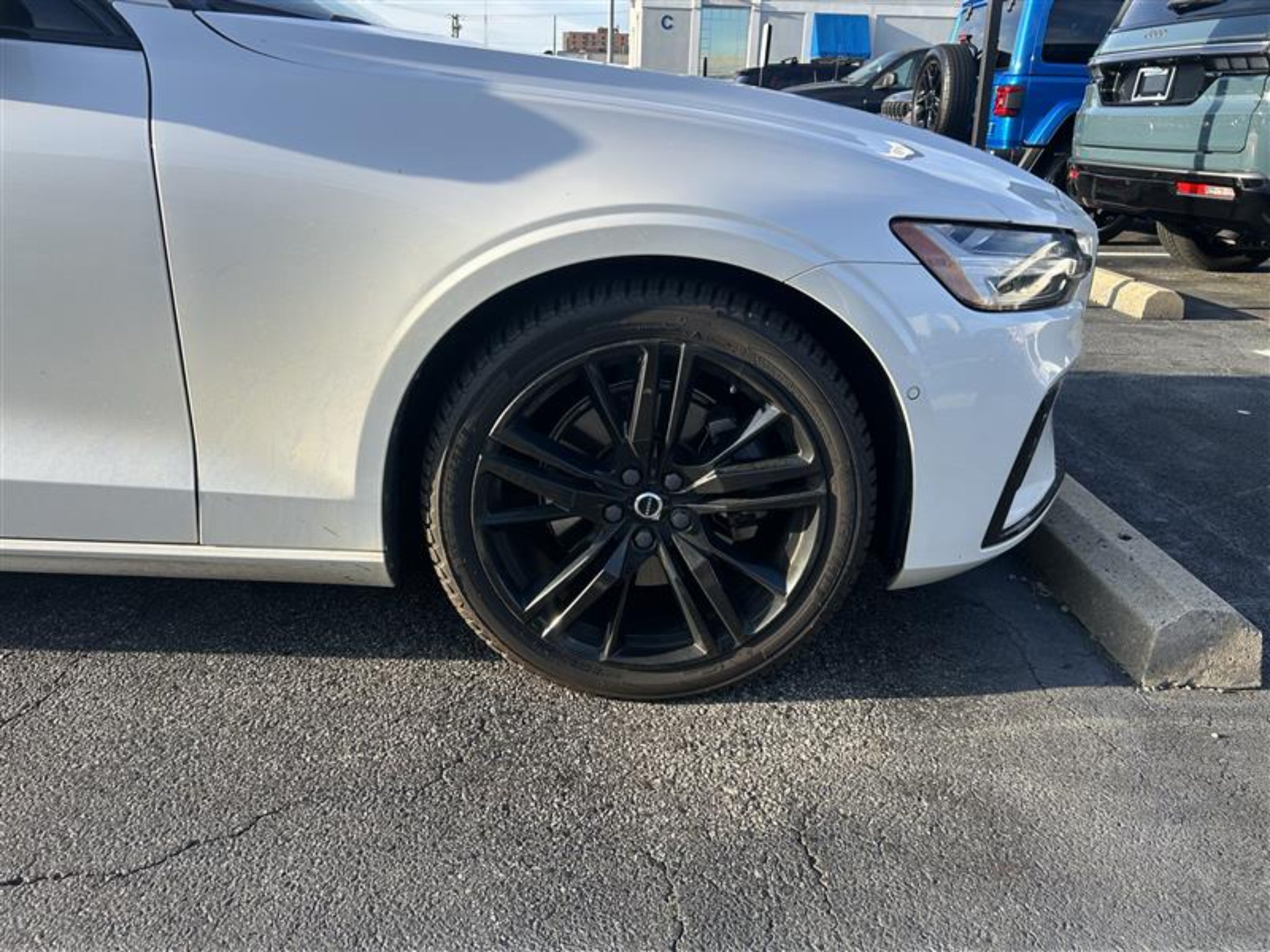 2024 Volvo S60 B5 Plus Black Edition