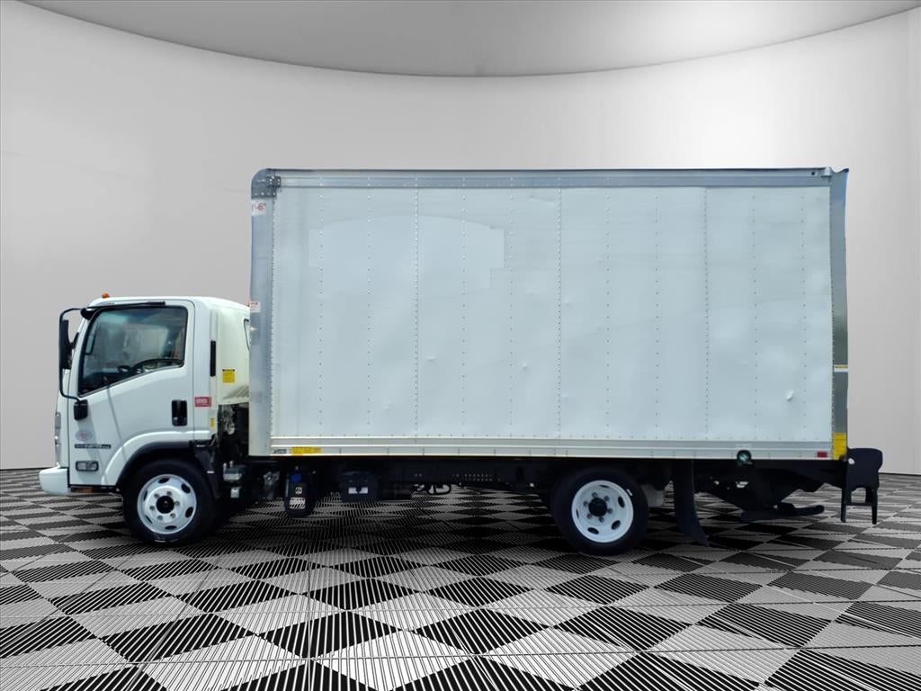 2023 Isuzu NPR XD Base