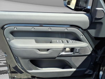 2025 Land Rover Defender 110 P300