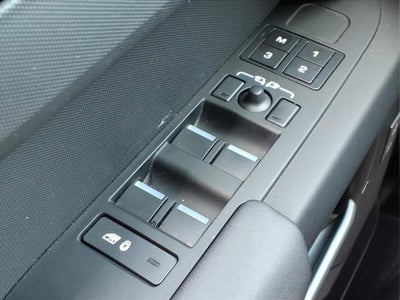 2025 Land Rover Defender 110 P300