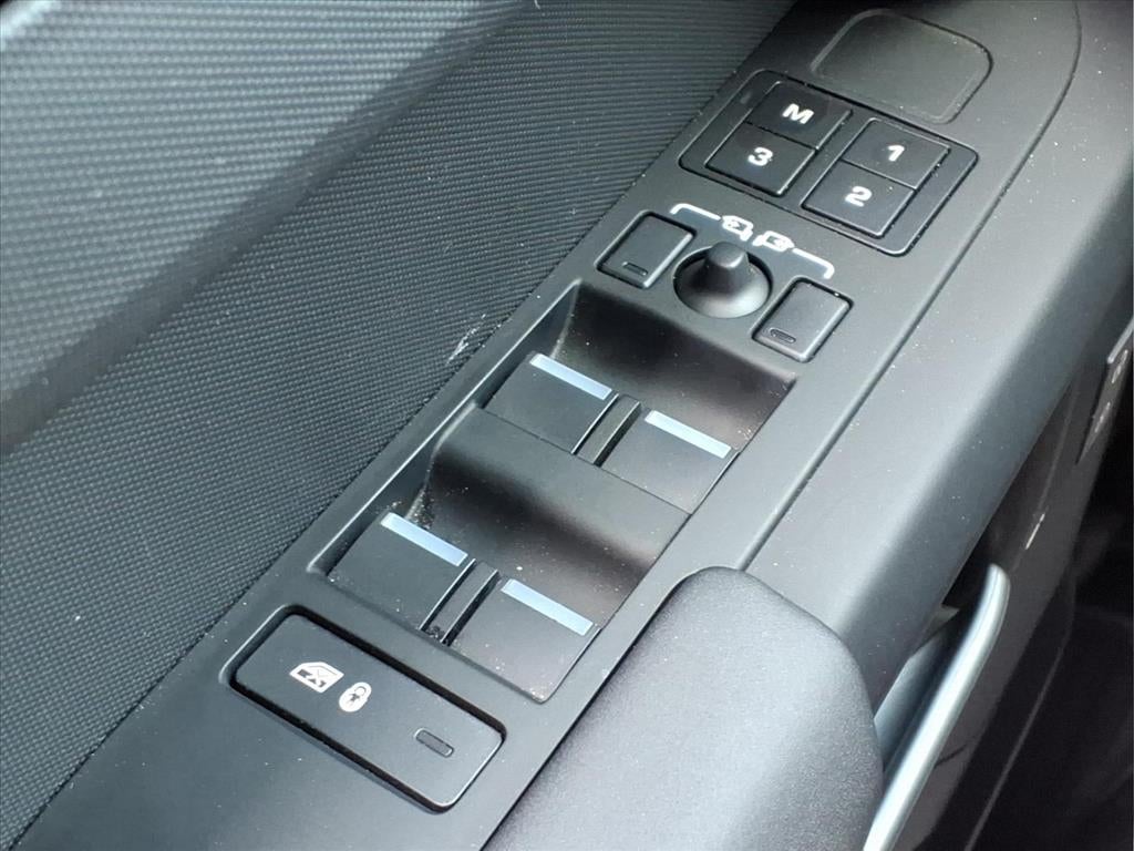 2025 Land Rover Defender 110 P300