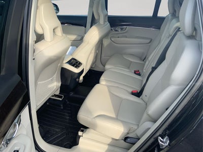 2016 Volvo XC90 T6 Momentum