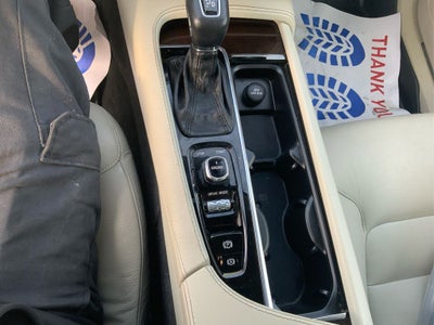 2016 Volvo XC90 T6 Momentum