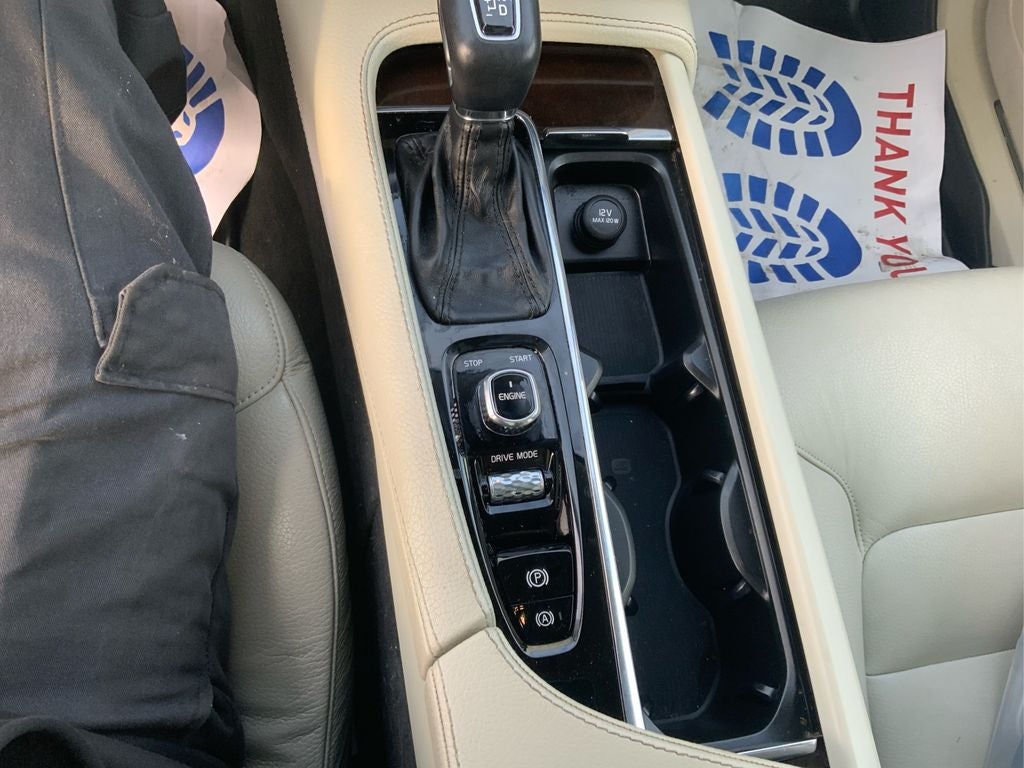 2016 Volvo XC90 T6 Momentum