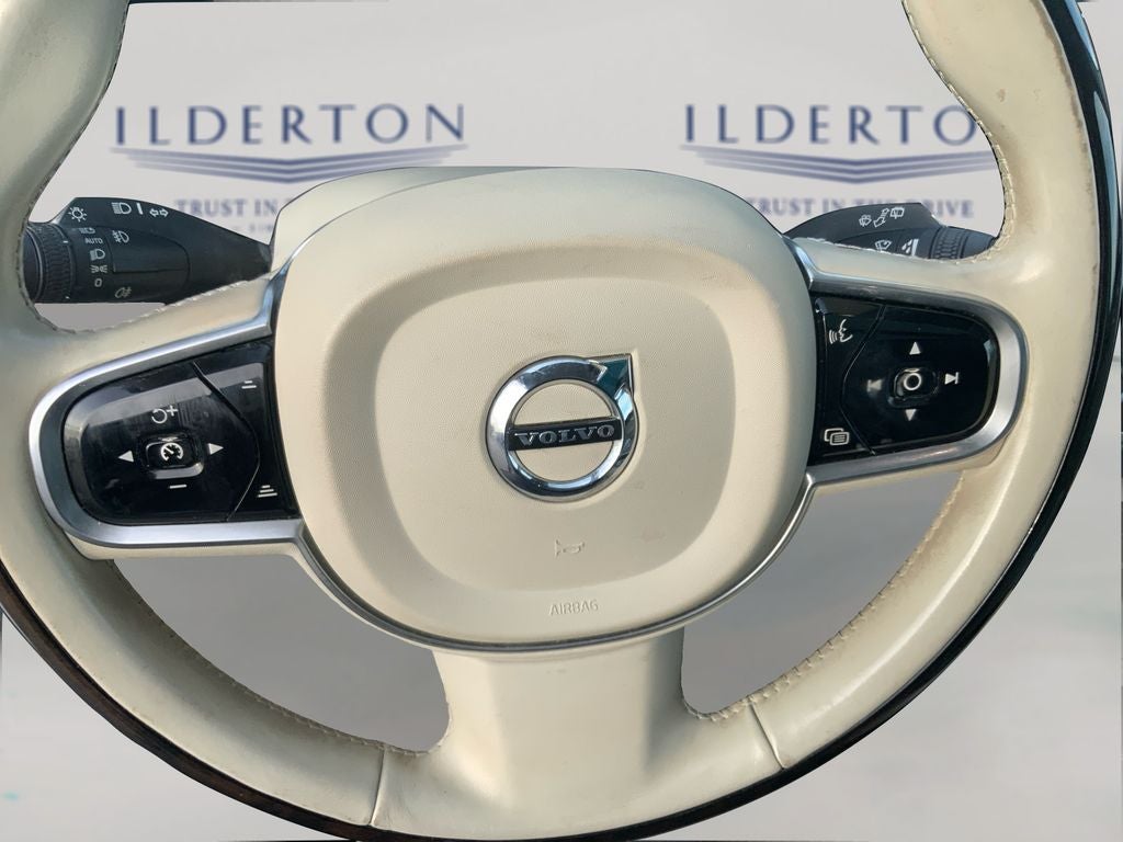 2016 Volvo XC90 T6 Momentum