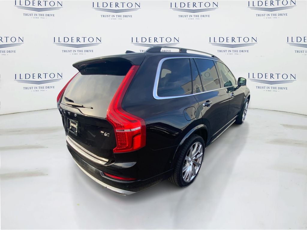 2016 Volvo XC90 T6 Momentum