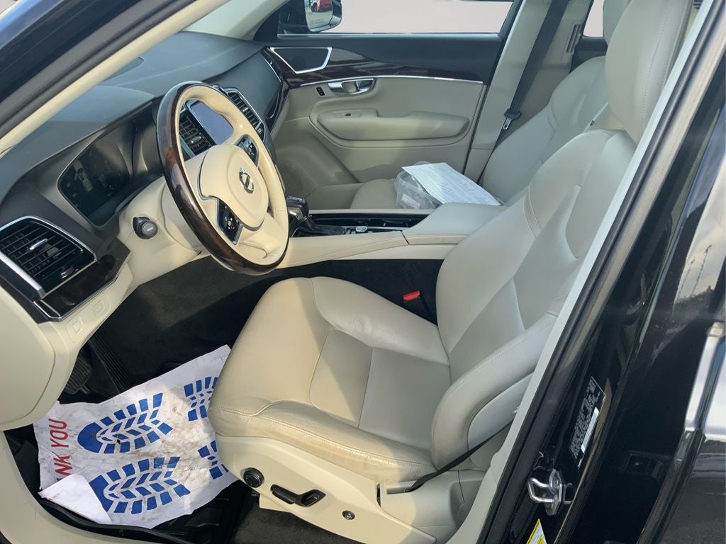 2016 Volvo XC90 T6 Momentum