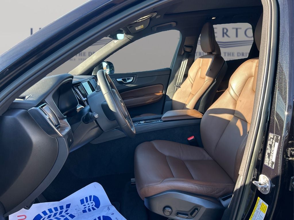 2023 Volvo XC60 B5 Plus Bright Theme