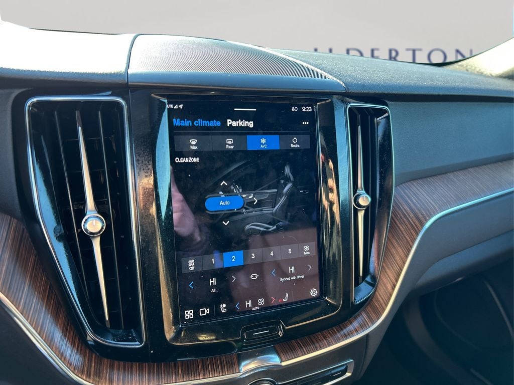 2023 Volvo XC60 B5 Plus Bright Theme