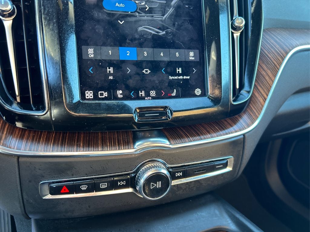2023 Volvo XC60 B5 Plus Bright Theme